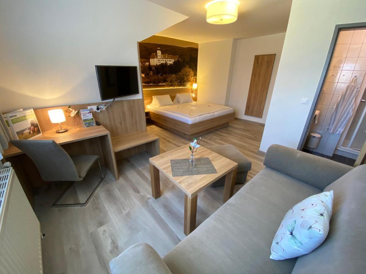 Privatzimmer Und Ferienwohnungen Leeb 퍼센버그 외부 사진