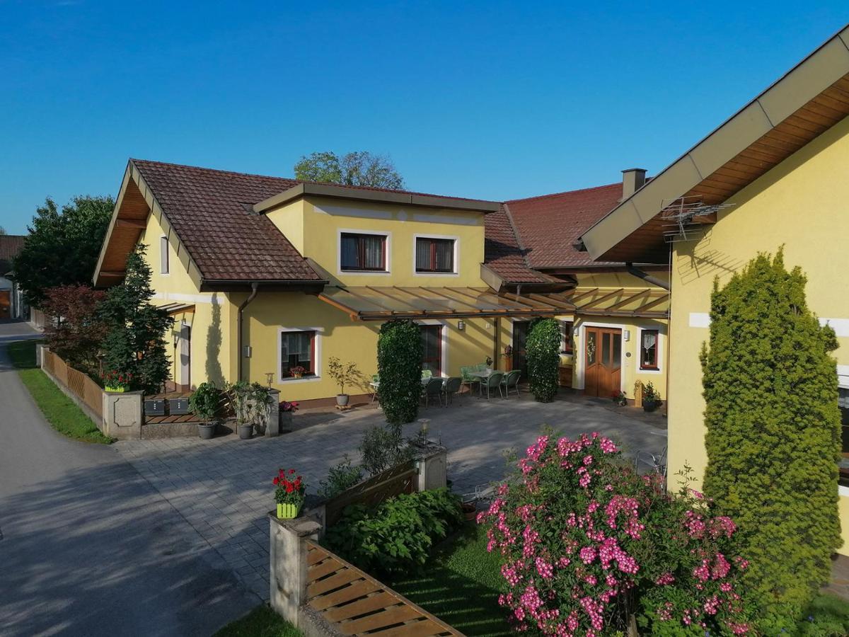 Privatzimmer Und Ferienwohnungen Leeb 퍼센버그 외부 사진
