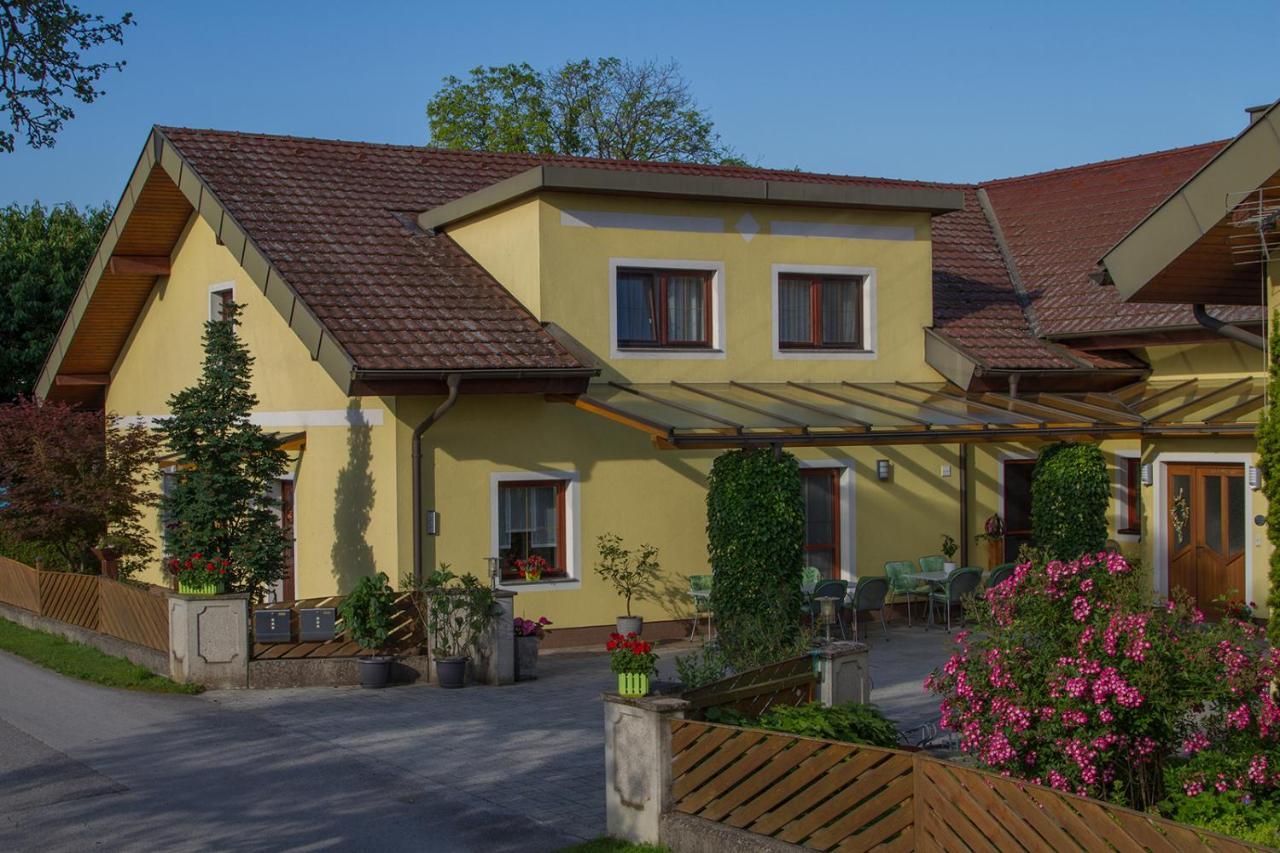 Privatzimmer Und Ferienwohnungen Leeb 퍼센버그 외부 사진