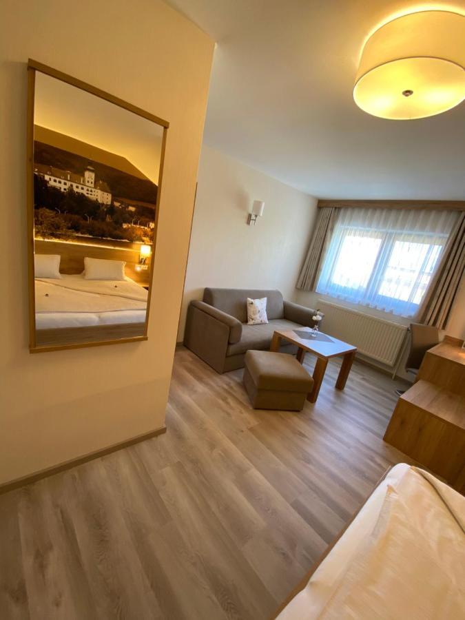 Privatzimmer Und Ferienwohnungen Leeb 퍼센버그 외부 사진