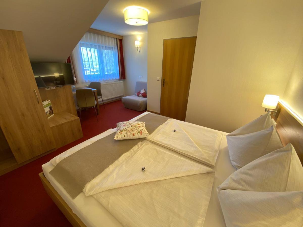Privatzimmer Und Ferienwohnungen Leeb 퍼센버그 외부 사진