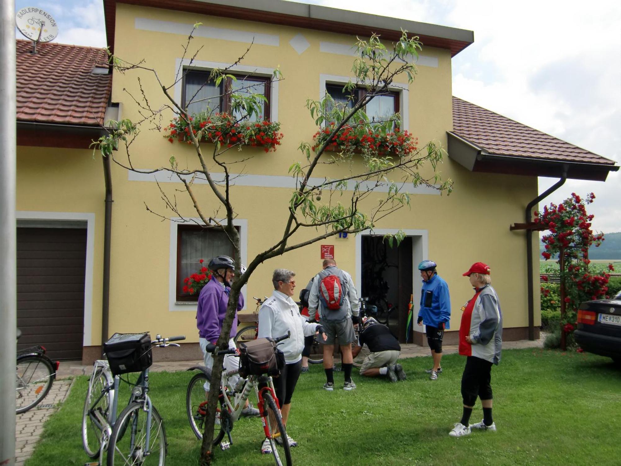 Privatzimmer Und Ferienwohnungen Leeb 퍼센버그 외부 사진