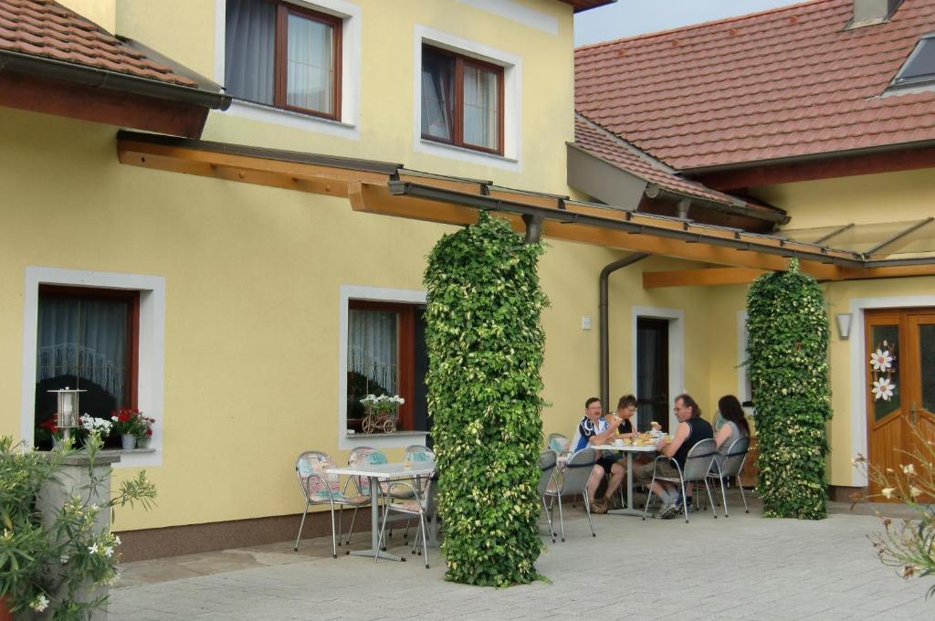 Privatzimmer Und Ferienwohnungen Leeb 퍼센버그 외부 사진