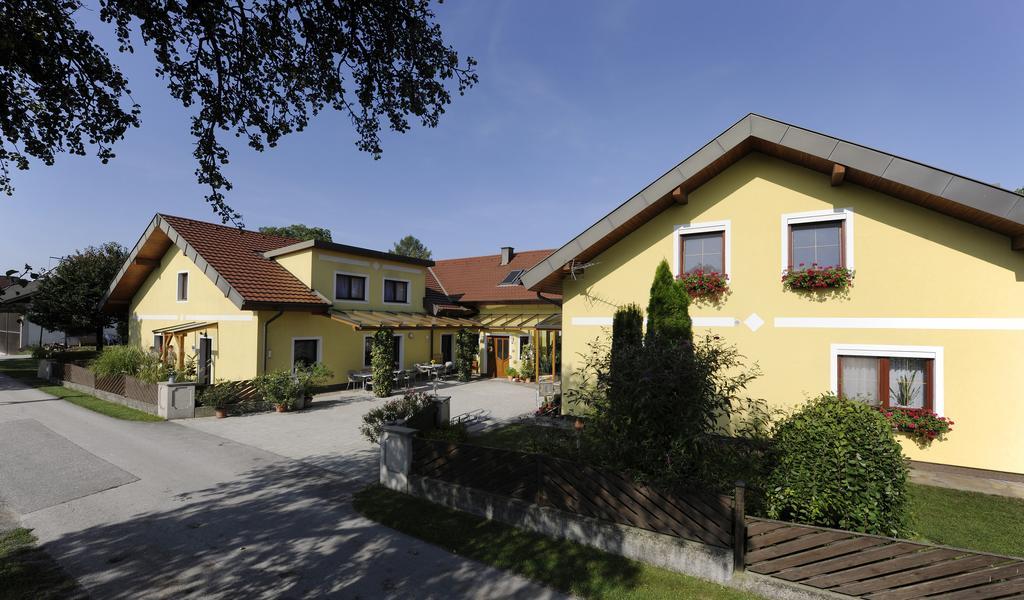 Privatzimmer Und Ferienwohnungen Leeb 퍼센버그 외부 사진