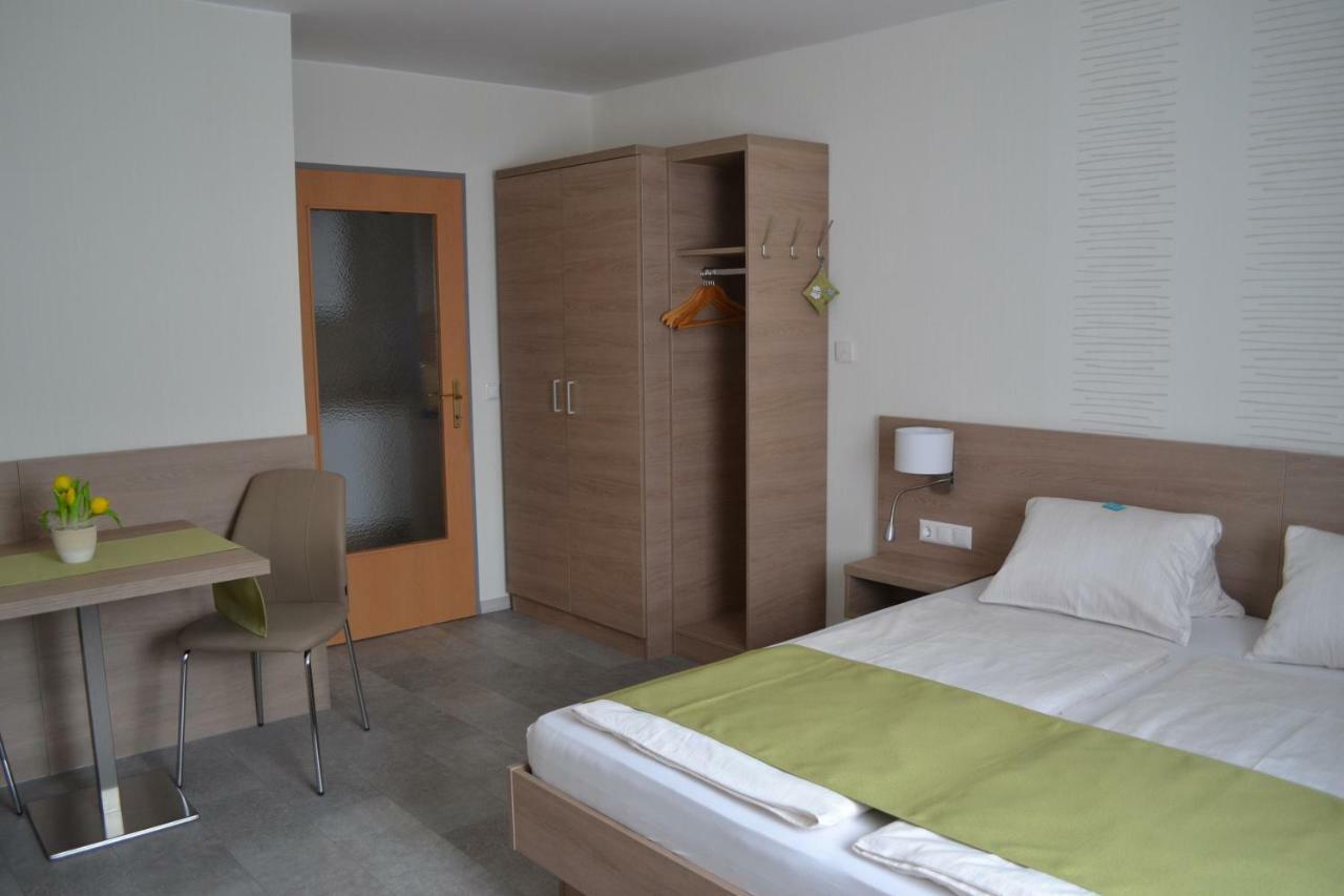 Privatzimmer Und Ferienwohnungen Leeb 퍼센버그 외부 사진