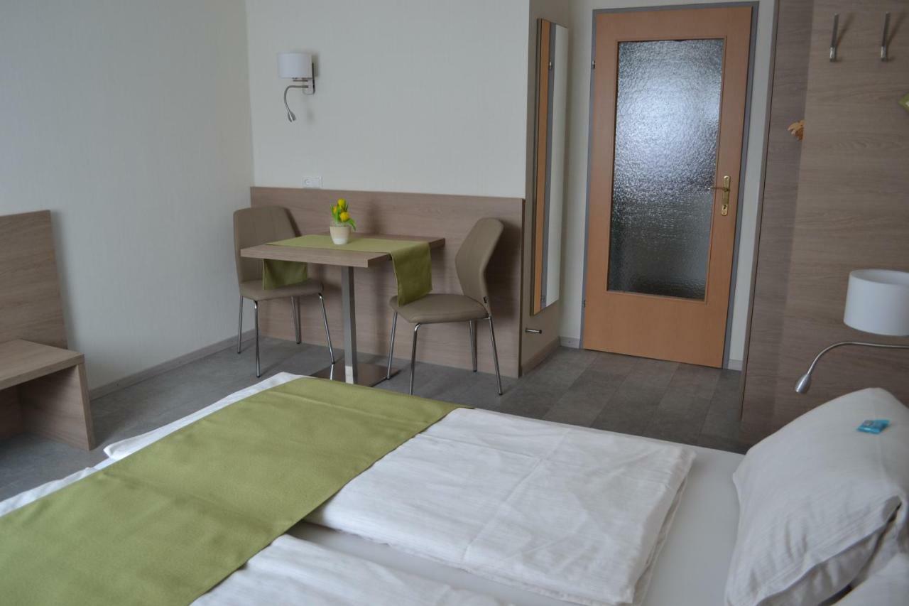 Privatzimmer Und Ferienwohnungen Leeb 퍼센버그 외부 사진