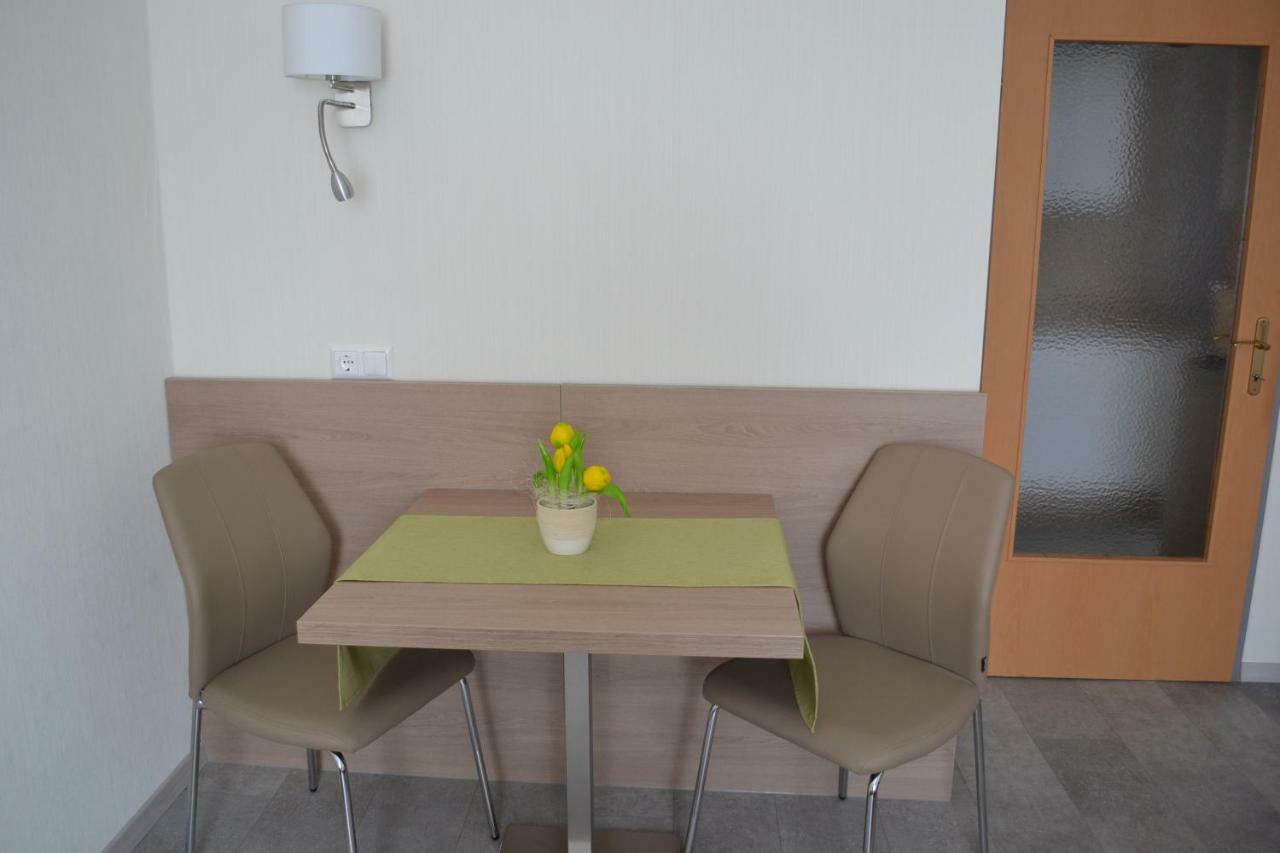 Privatzimmer Und Ferienwohnungen Leeb 퍼센버그 외부 사진